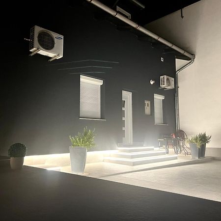 Golden House Villa Osijek Ngoại thất bức ảnh